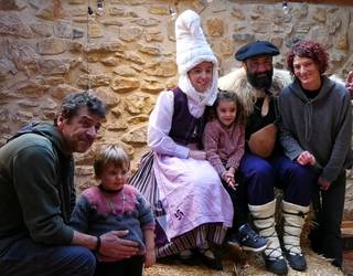 Olentzero eta Mari Domingik haurren eskutitzak jaso zituzten Anduetzan