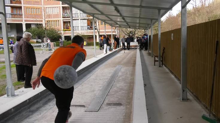 Lehendakari bola eta toka txapelketak Txarapen egin zuen geldialdia