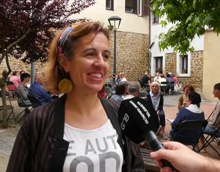 Goierriko Irakurle Taldeen Topaketak Katixa Agirre eta 'Barne zerbitzuak' bere eleberria izan zituzten protagonista