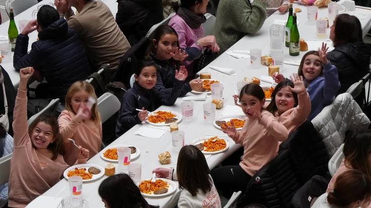 440 bat lagun bildu ziren elkarrekin bazkaltzeko Kilometroak Txikian