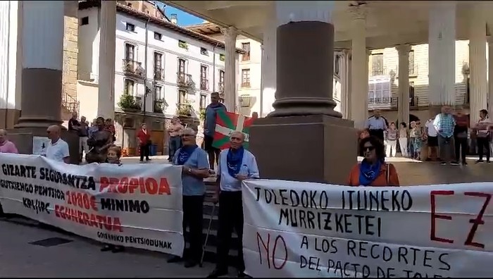 Adinekoen Nazioarteko Eguna gogoan, bildu dira pentsiodunak