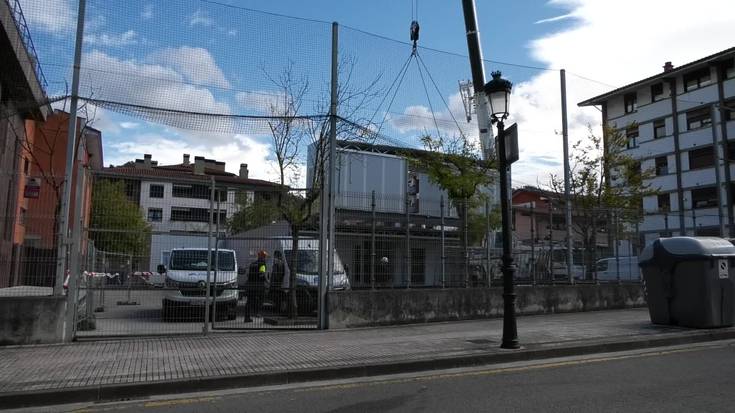 Osasun Zentro berria egin bitartean, ikastolako kantxan egongo da behin-behineko anbulatorioa