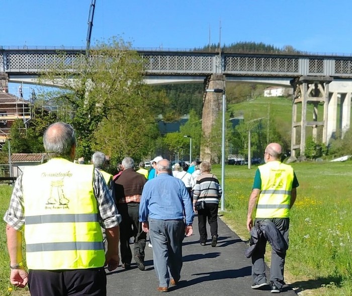 Eskualde mailako adineko pertsonen ibilaldi neurtua