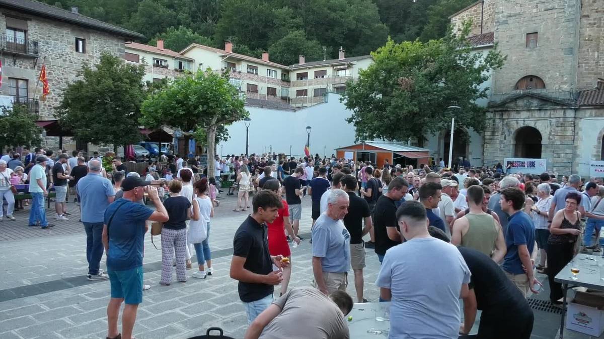 Sagardo dastaketa jendetsua gazte festak ospatzeko