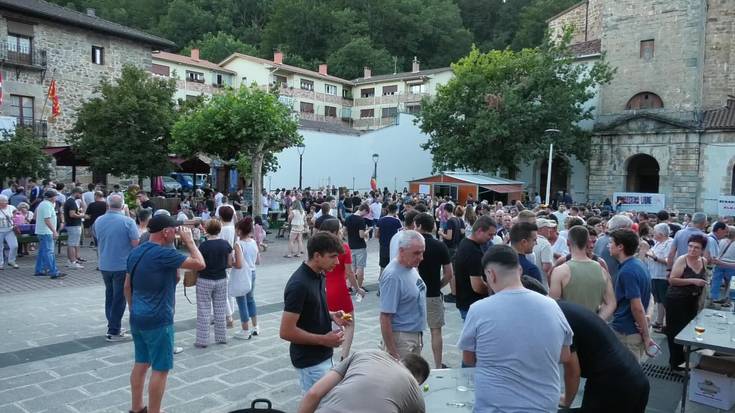 Sagardo dastaketa jendetsua gazte festak ospatzeko