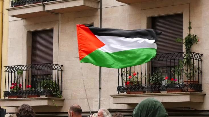 Burrunbak udaletxeen aurrean gaur Palestinaren alde