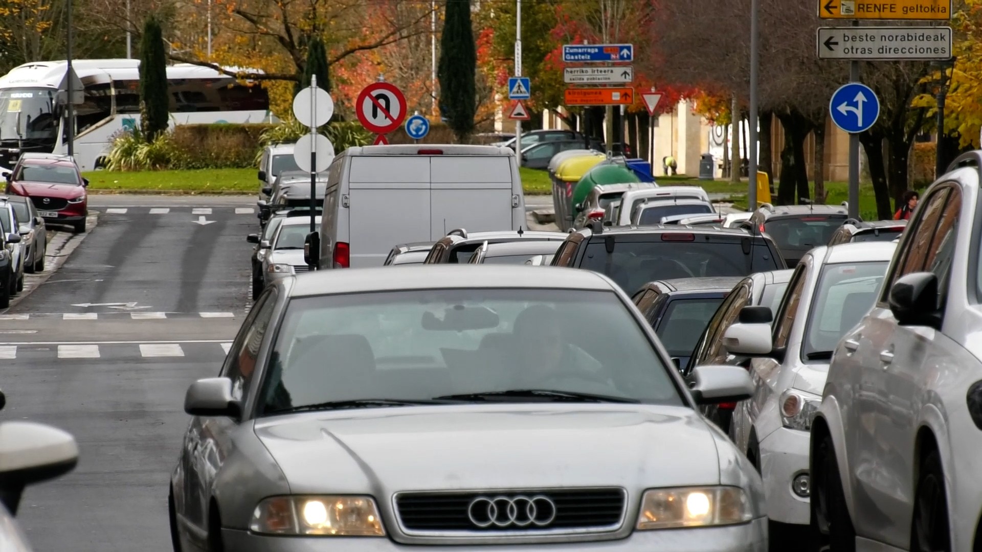 Trantsizio berderako bide grisa: 1,9 milioi ibilgailu Hego Euskal Herrian; gehienak, 14 urtetik gorako diesel turismoak