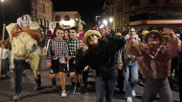 Gau Beltz arrakastatsua ospatu zuten 330 bat lazkaotarrek, herriko talde eta eragileekin batera