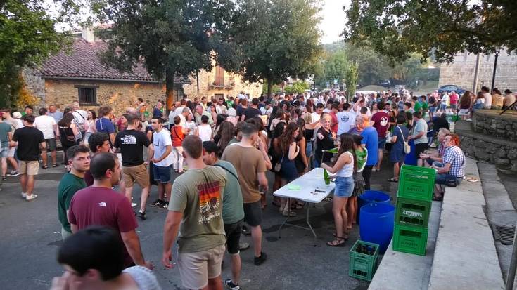 Gazteen pregoiak eta sagardo dastaketak hasiera eman diote Zeraingo festei
