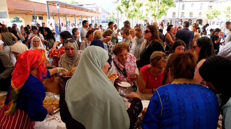 Koloreak, musika eta jakiak Kulturarteko Jaialdiaren bigarren edizioko protagonistak