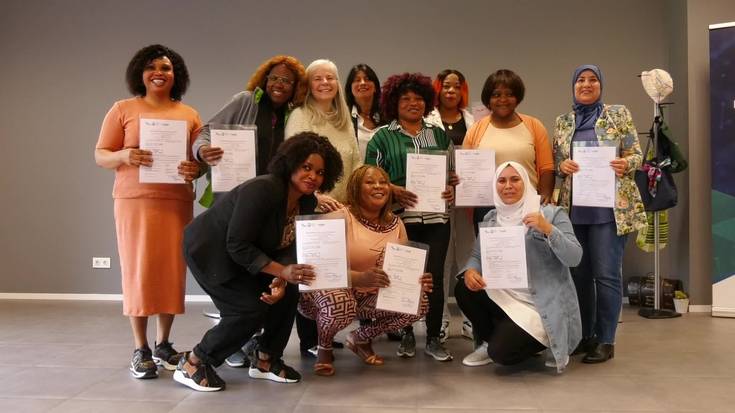 Elkar-EKIN Lanean: Ehungintza arloan formakuntza jaso duten 13 emakumek diploma jaso dute