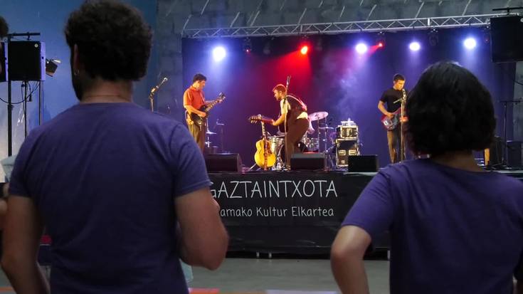 Ekaitzaren aurreko barealdian ospatu zuten Idi-Pest Jaialdia
