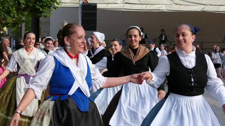 Dantzaz beteriko aste bukaera pasa zuten Lazkaon