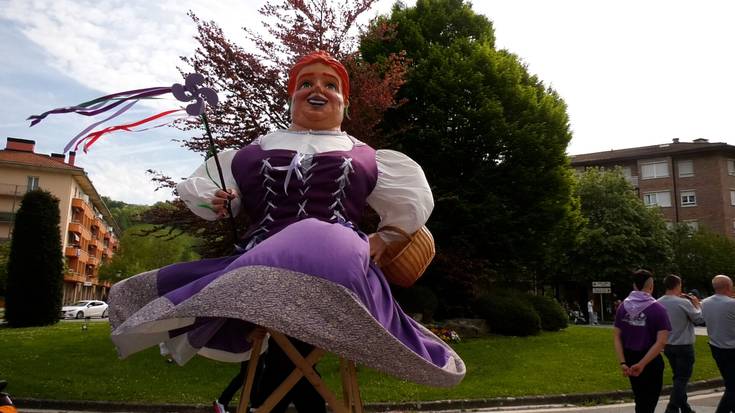 Erraldoiek Lazkao zeharkatu zuten IV. Topaketan