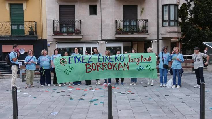 Beasaingo etxez etxeko langileak kalera atera dira lan baldintza duinen eta hitzarmen berriaren alde