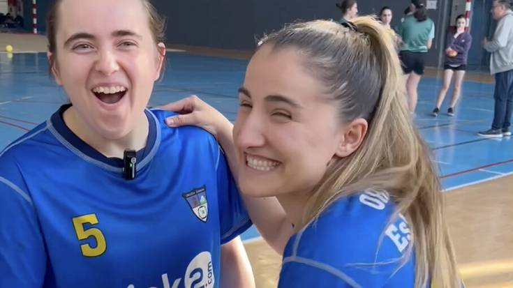 Ordizia eskubaloi taldeko neskak galdetegi azkarrean