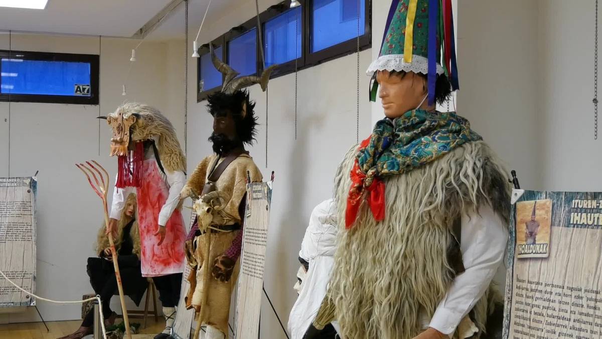 Herri inauterien erakusketa ikusgai dago Lazkaon