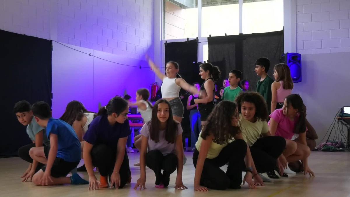 San Andres herri eskolako ikasleek “Aukera guztiak” proiektua aurkeztu dute herritarren aurrean