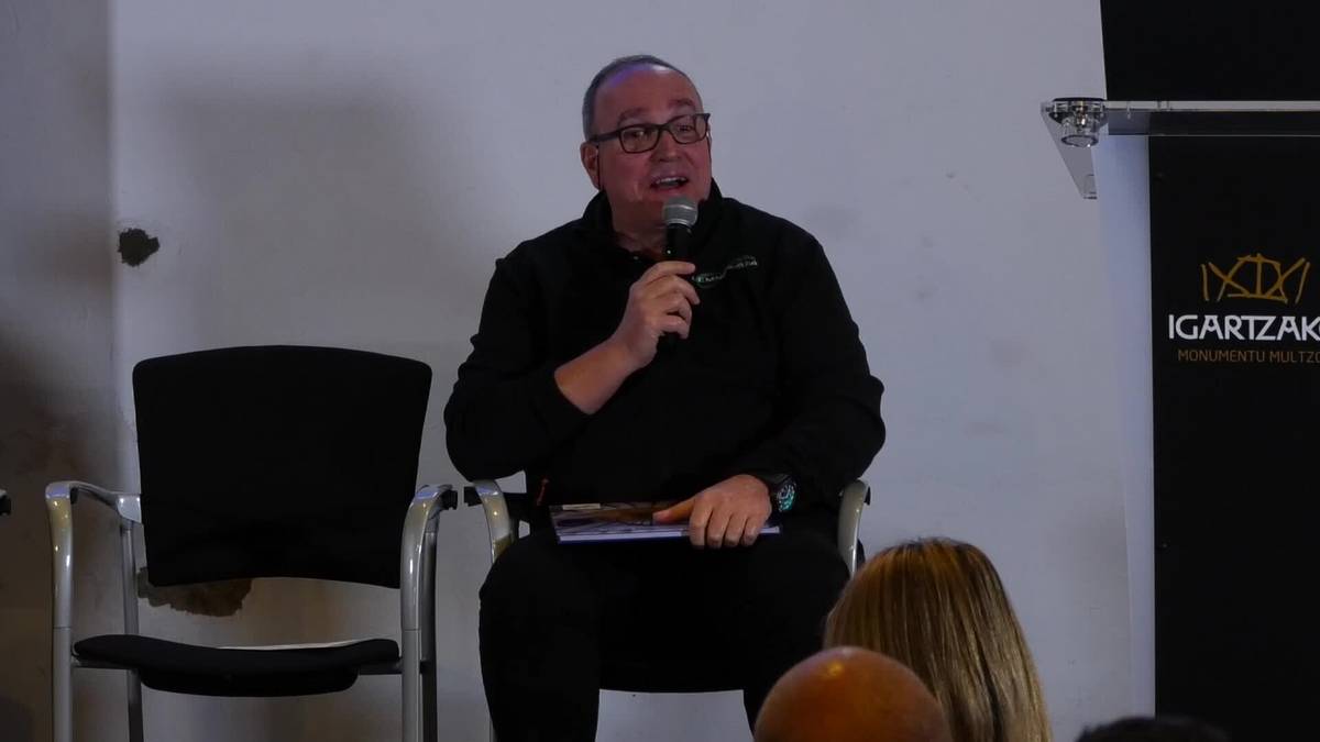 Lemniskata Zientzia Elkarteak matematika eta argazkilaritza uztartzen dituen  'Begirada Osagarriak' liburua aurkeztu du