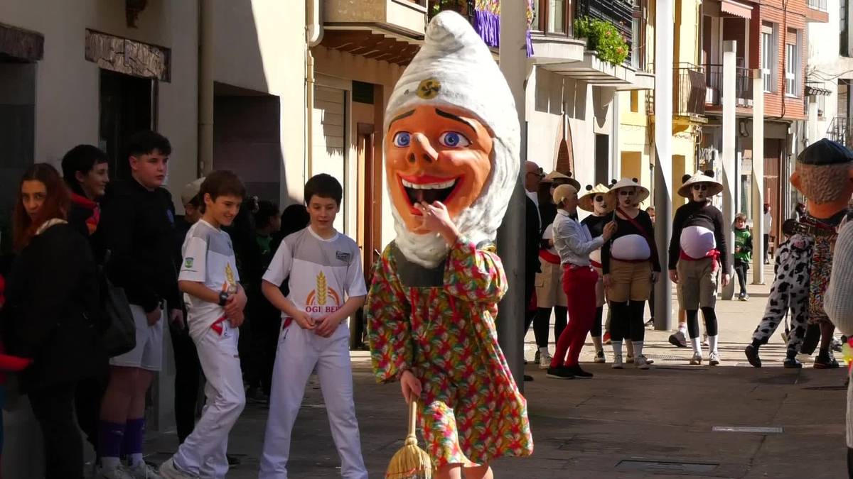 Eguzkia batu da Legorretako Inauterietara