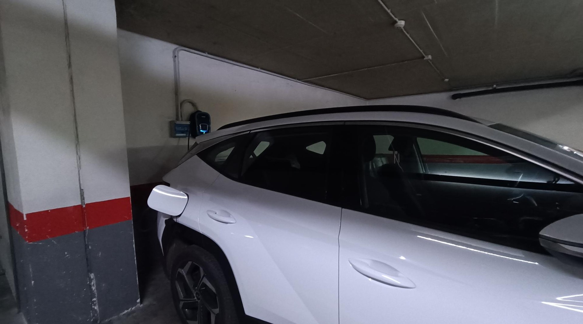Auto-elektrikoen kargarako puntuak, garaje komunitarioetan