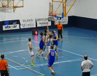 Ordiziako seniorrek Euskal Kopako final-laurdenak gainditu dituzte