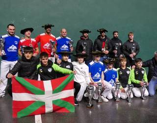 Profesionalen eta afizionatuen arteko lehiak sekulako ikuskizuna eskaini zuen Elite Txapelketan