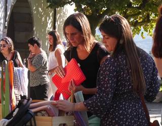 Emakume sortzaileak plazan bildu ditu Agirin talde feministak