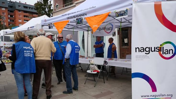 Erauskin plaza Beasaingo elkarteen erakuslehio