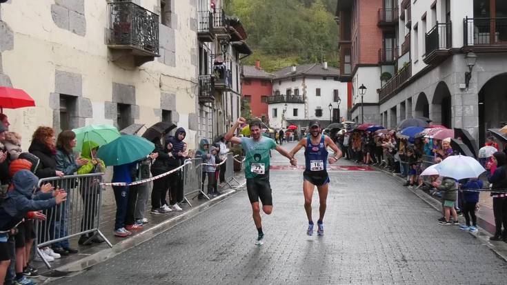 Beñat Ibañez eta Irati Zubizarreta lehenak Ataungo hiru auzoetako korrikaldian