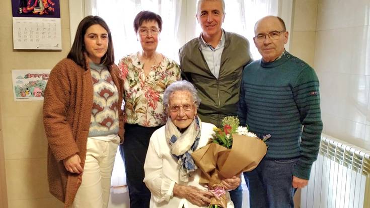Romana Mujica Urretabizkaiak 104 urte bete ditu