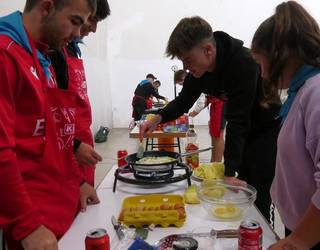 Patata tortilla lehiaketarekin hasi ziren altzagarrak San Migel jaiak girotzen