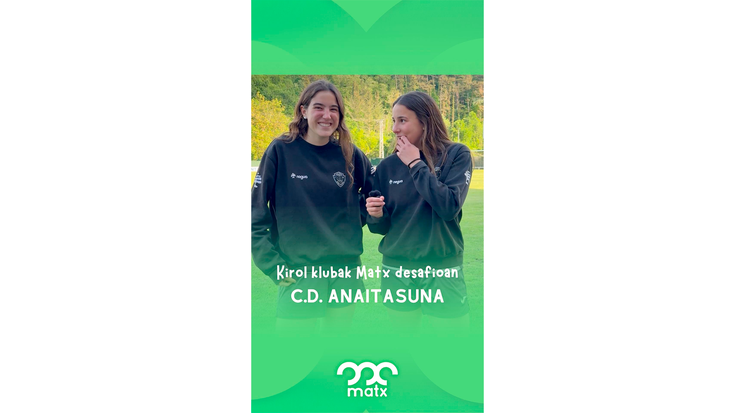 Anaitasuna futbol taldeko neskak galdetegi azkarrean