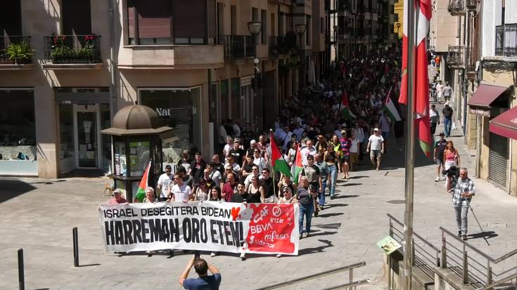 CAFek Israelekin dituen harreman ekonomikoak salatzeko protestak, akziodunen batzarraren egunean