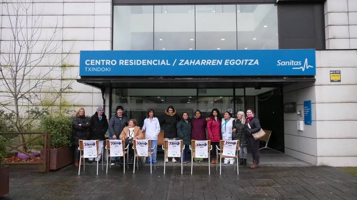 Gipuzkoako egoitzetarako lan hitzarmen berri bat lortzeko grebak egiten ari dira Sanitas Txindoki erresidentzian