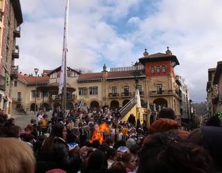 Euskararen garra indarberritu dute haur beasaindarrek, Marik ekarritako Amaren Suarekin