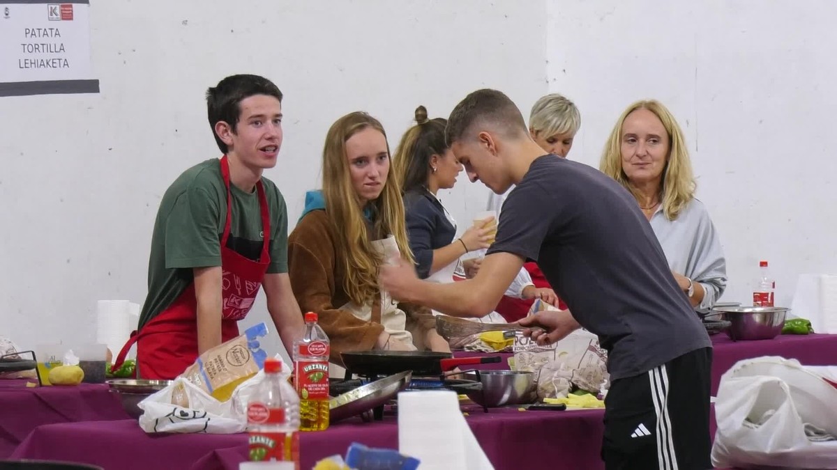 Gaur hasiko dituzte Altzagako San Migel festak patata tortilla txapelketarekin