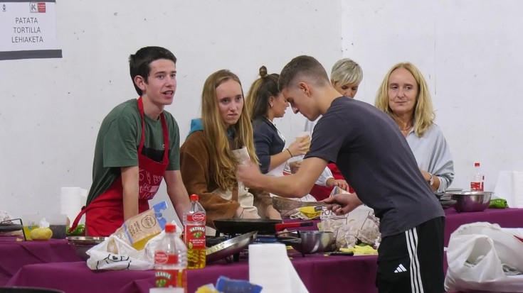 Gaur hasiko dituzte Altzagako San Migel festak patata tortilla txapelketarekin