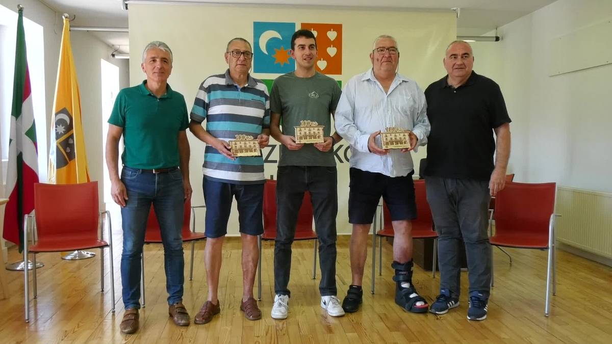 Erlo Tabernaren iragana eta oraina omendu ditu Udalak, 100 urte bete dituela eta