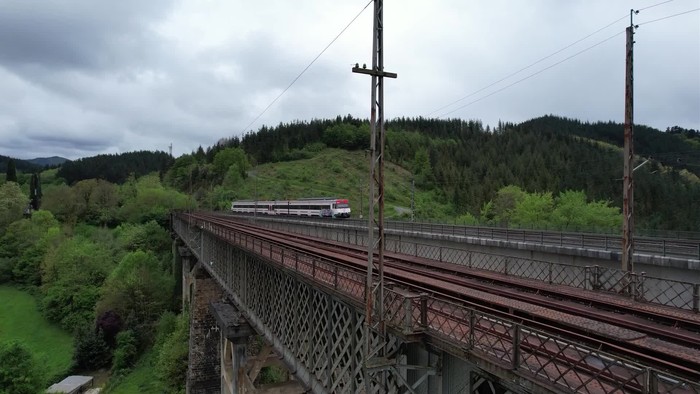 Tren zerbitzua etenda egongo da Beasain eta Tolosa artean, larunbatetik asteartera bitartean