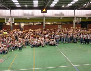 Izartxoek inauteriz jantzi zituzten kaleak larunbat arratsaldean