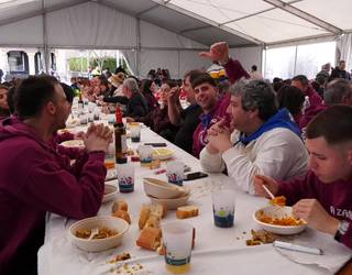 Paella jana lagunartean San Blasei agur esateko