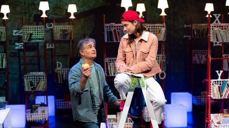 Mundua pitzatuta dago baina hantxe gabiltza oinez