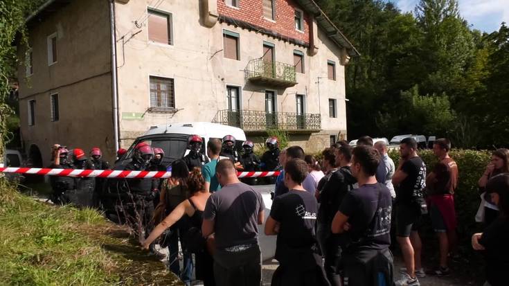 Arimasagasti auzoko bizilagun bat etxegabetu dute