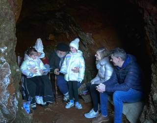 Olentzero eta Mari Domingiren bisita jaso dute Zerainen