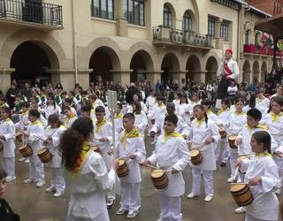 Beasaingo haurren danborrada ospatu zen larunbatean