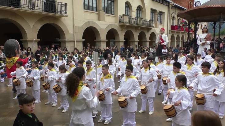 Beasaingo haurren danborrada ospatu zen larunbatean