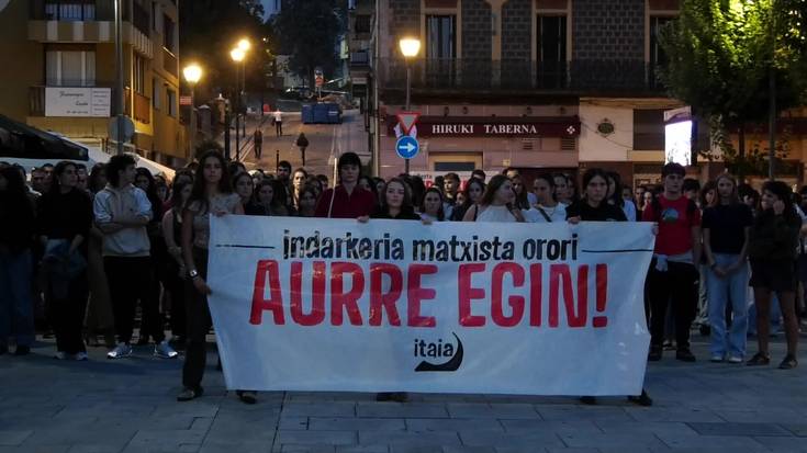 Zarauzko hilketa matxista salatzeko elkarretaratzeak Goierrin