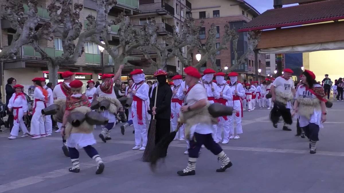 Inauteri herrikoietarako entsegu irekiak antolatu dituzte Lazkao eta Ataunen