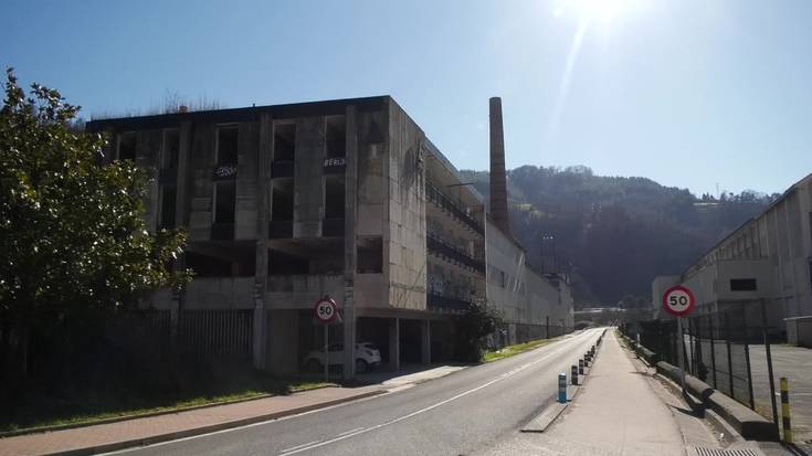 Legorretako paper fabrikako eremua berrantolatzeko, arau subsidiarioak aldatuko dira